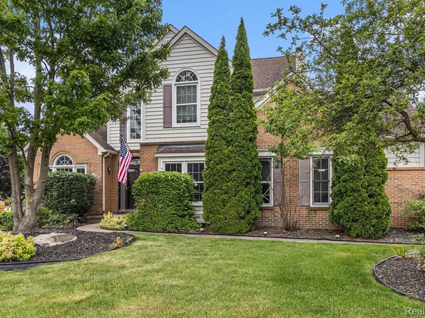 4093 Villager Dr, Orion, MI 48359