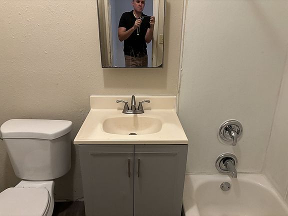 2nd image of 2212 Oakland Ave #1