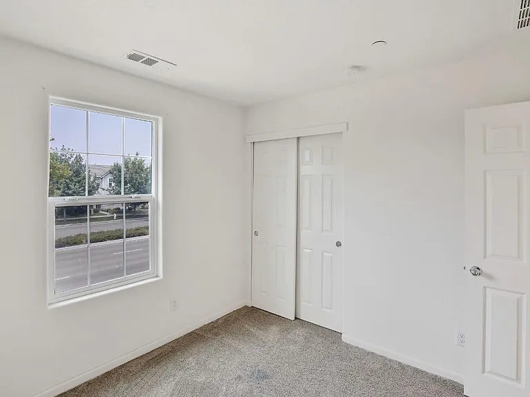 11030 International Dr — Photo 28
