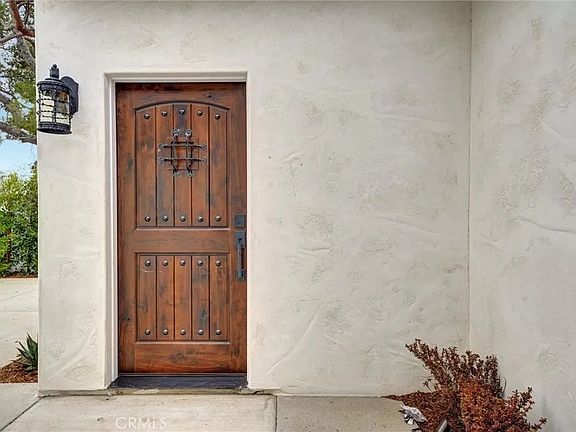 2nd image of 1569 Wesley Ave #1571