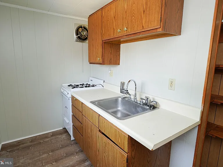 202 E Grove St #A — Photo 12