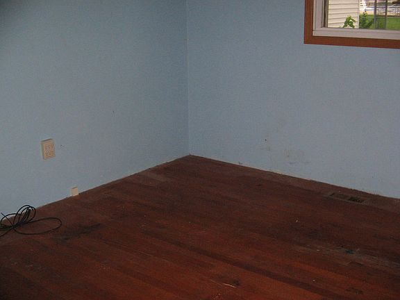 5th image of 1014 Eastview Dr