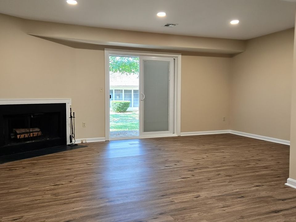 1st image of 1343 Cambridge Ct #U-0251