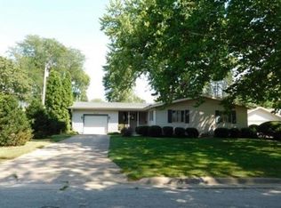 1013 Walters Dr, Tipton, IA 52772