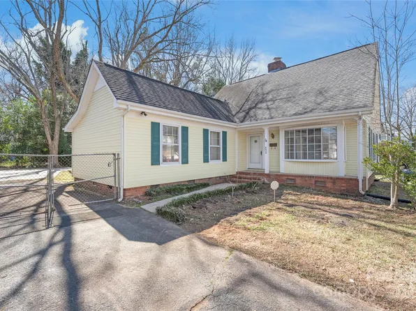 6626 Somersworth Dr, Charlotte, NC 28215