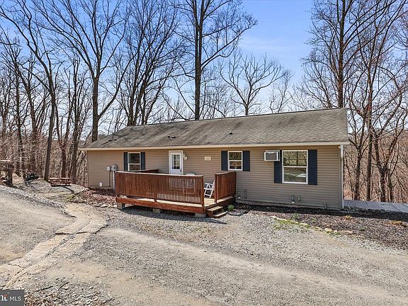 2nd image of 834 Richmond Rd