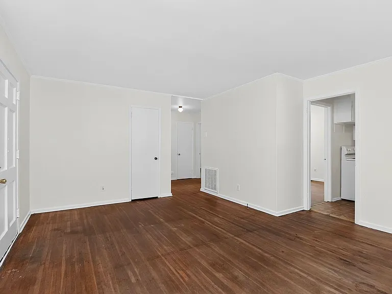 1813 Lasalle St — Photo 4