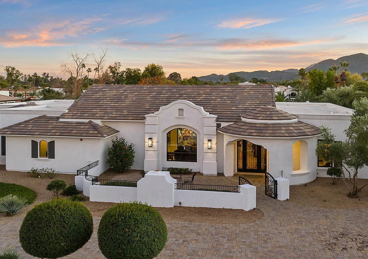 5 bed, 7.0 bath, 5500 sqft, $15,000 — Photo 4
