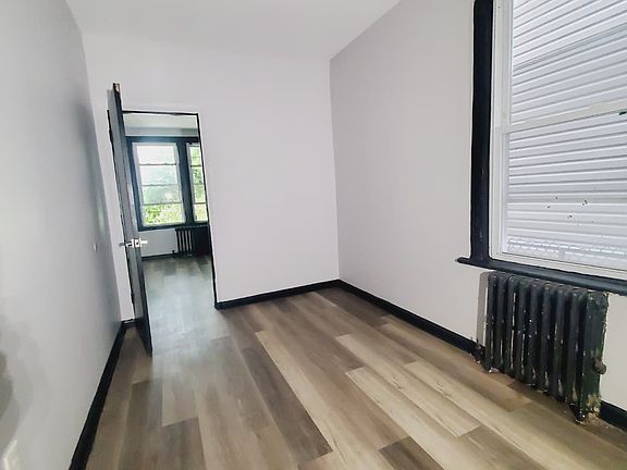 4th image of 144 Clendenny Ave APT 1L
