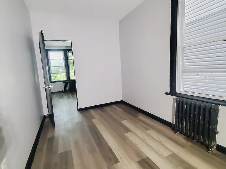 144 Clendenny Ave #1L — Photo 4