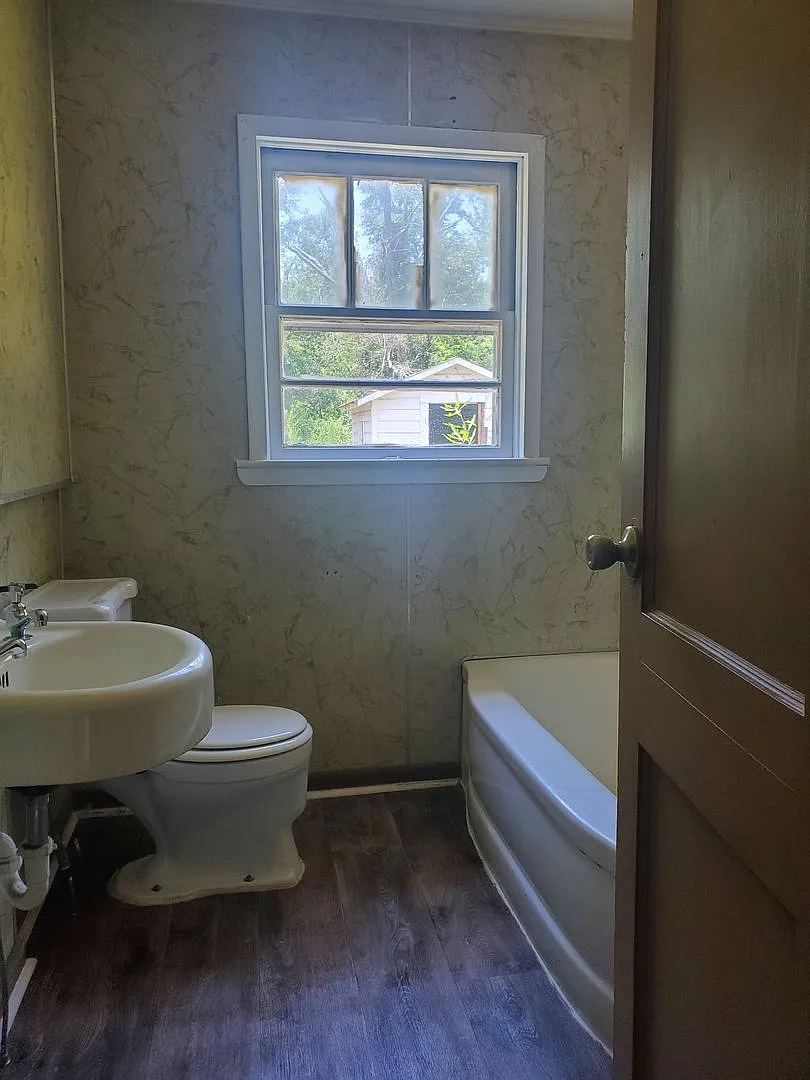 310 Savannah Ave. — Photo 3