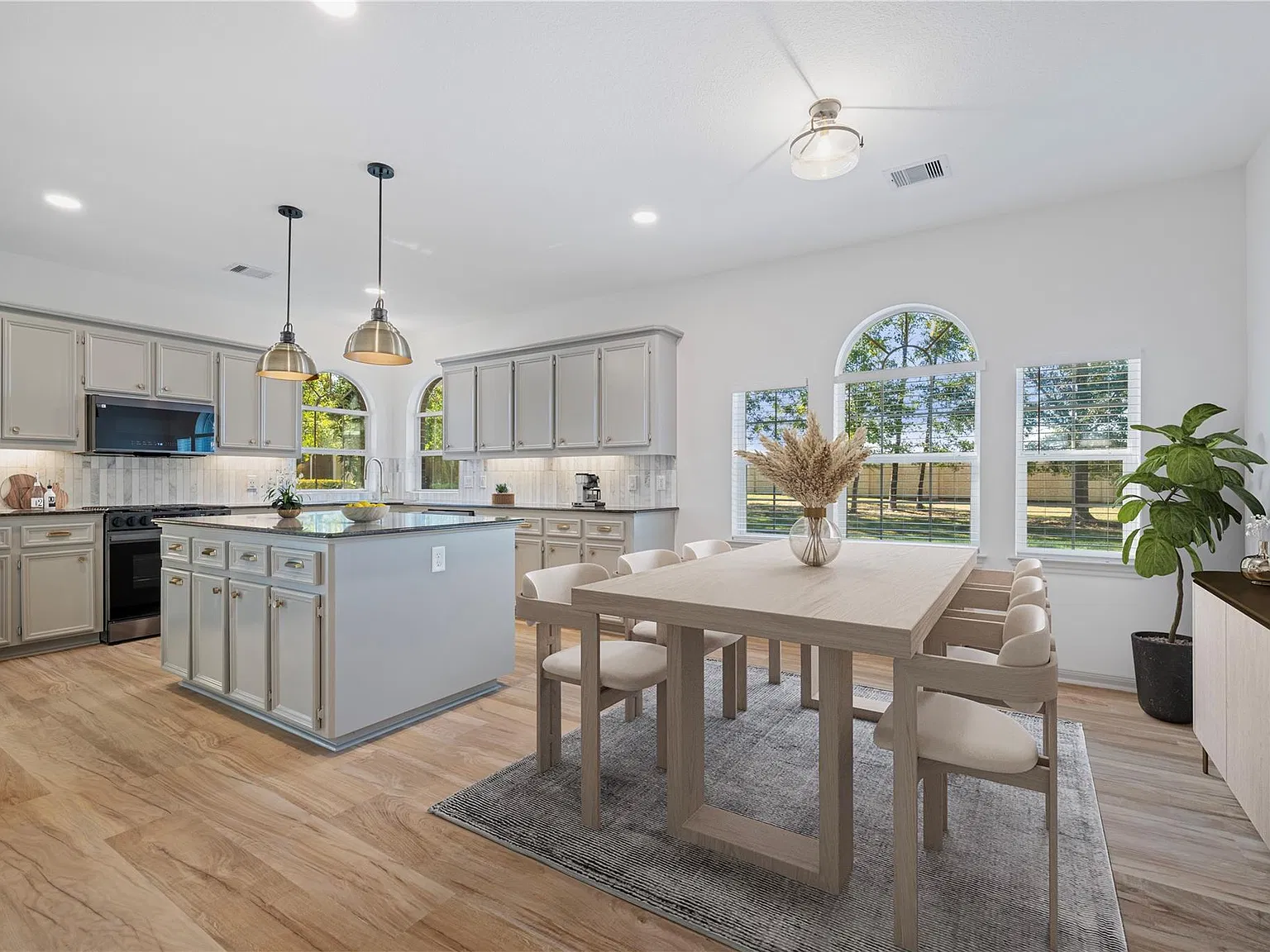 4 bed, 3.5 bath, 3000 sqft, $5,000 — Photo 2