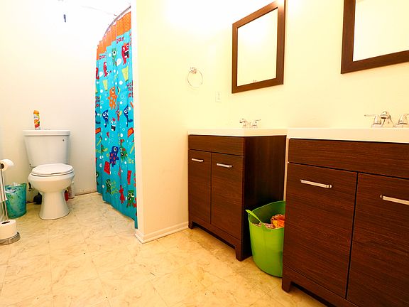 Upstairs full bathroom