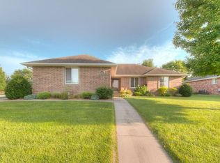 3884 W Cardinal St, Springfield, MO 65810