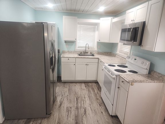4th image of 1422 Holly Dr #1