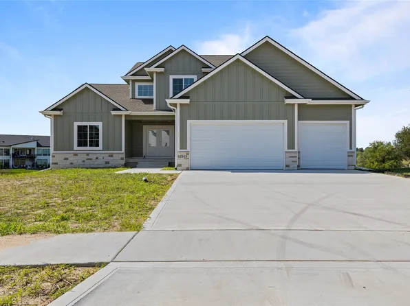2313 Green Leaf Cir, Norwalk, IA 50211
