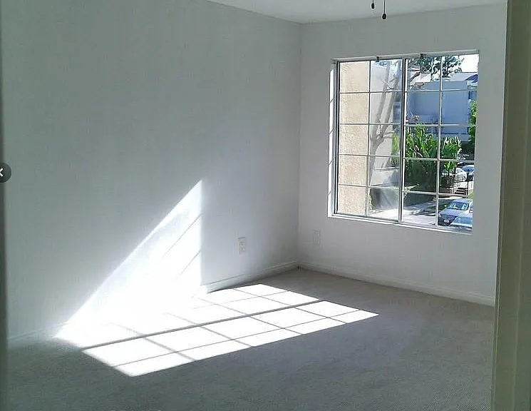 21500 Burbank #222 — Photo 4