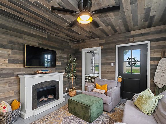 4th image of 2971 Temple Rd
