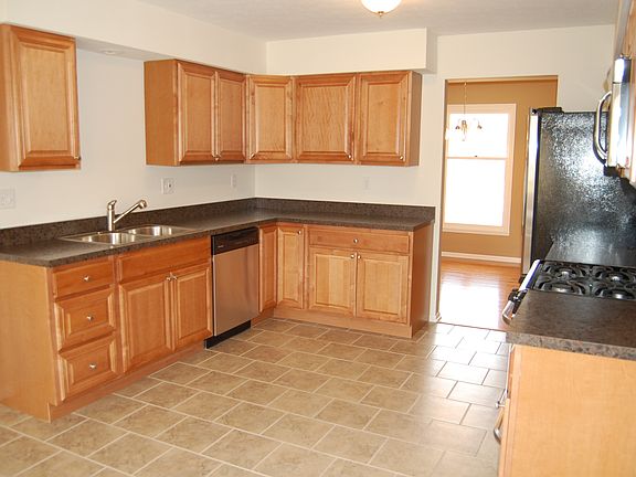 3rd image of 461 Betsy Ross Ln