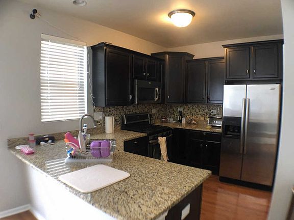5th image of 534 Grosvenor Ln