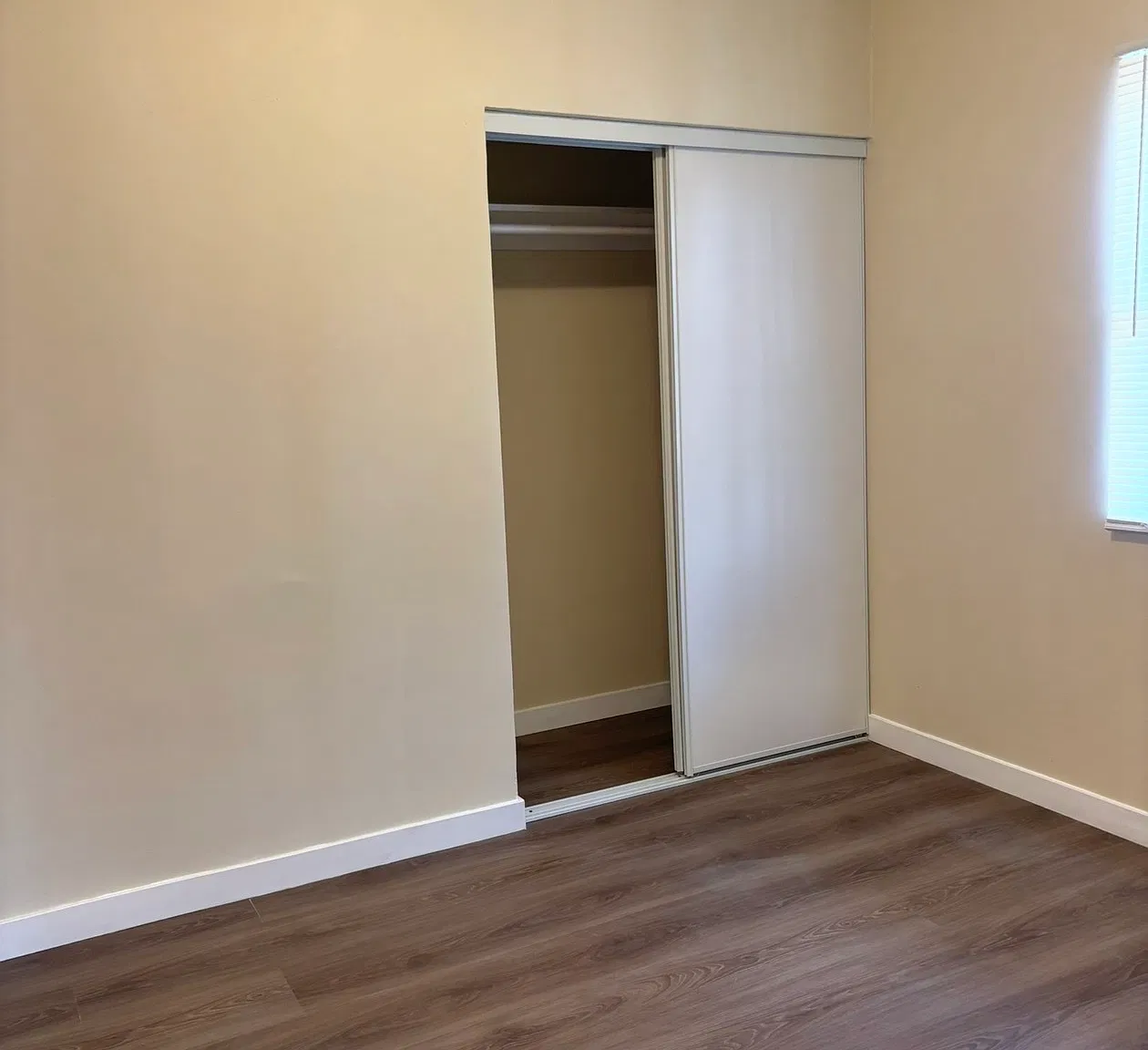 113 W Century Blvd — Photo 4