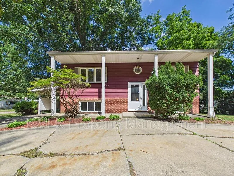 3 bed, 2.0 bath, 1544 sqft, $1,700 — Photo 3
