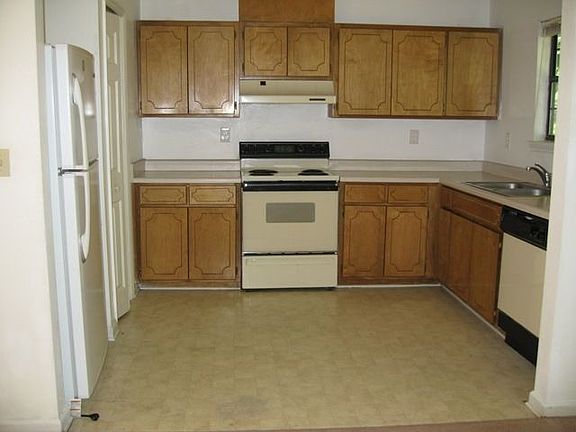 3rd image of 1466 Valley Green Dr