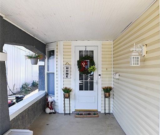 4th image of 119 E Main St