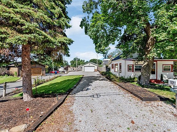 3rd image of 3576 Portage Point Blvd