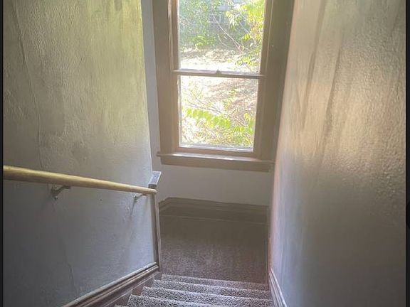 3rd image of 1011 Logan Ave