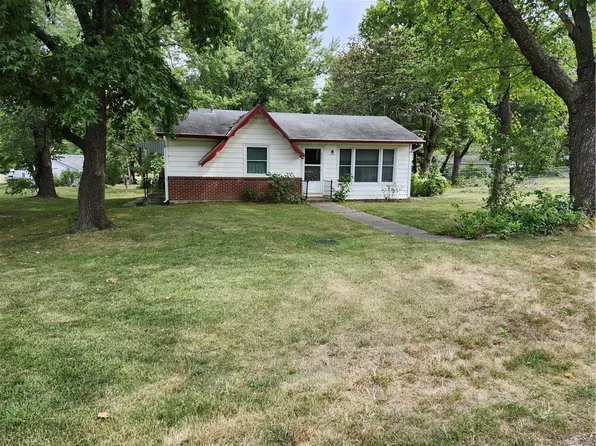 205 W 8th St, Pleasanton, KS 66075