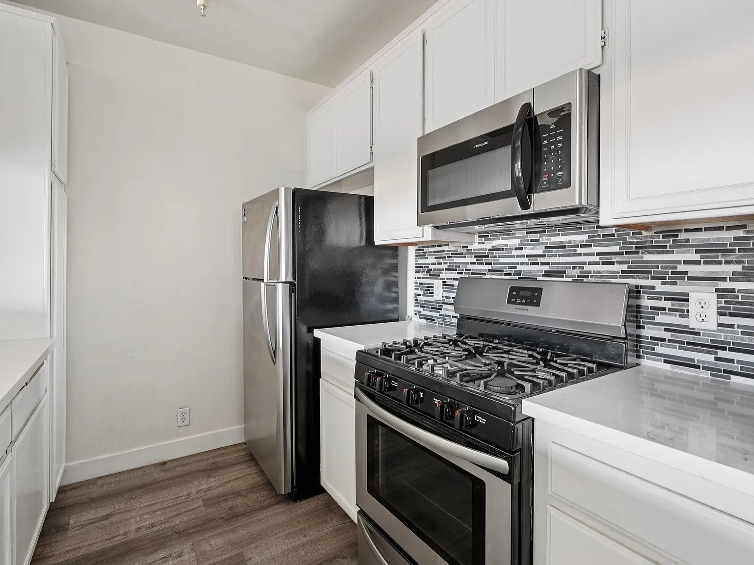 11657 Oxnard Str. — Photo 1