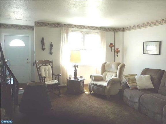 3rd image of 319 Devereaux Ave