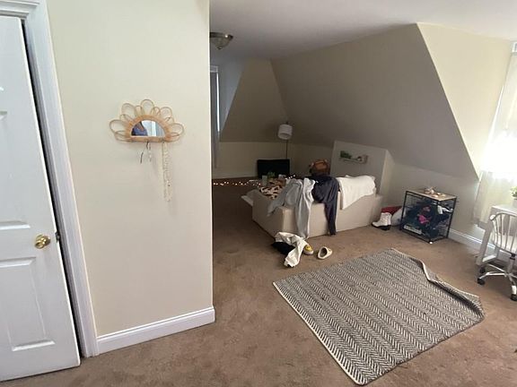 4th image of 2637 Bellevue Ave