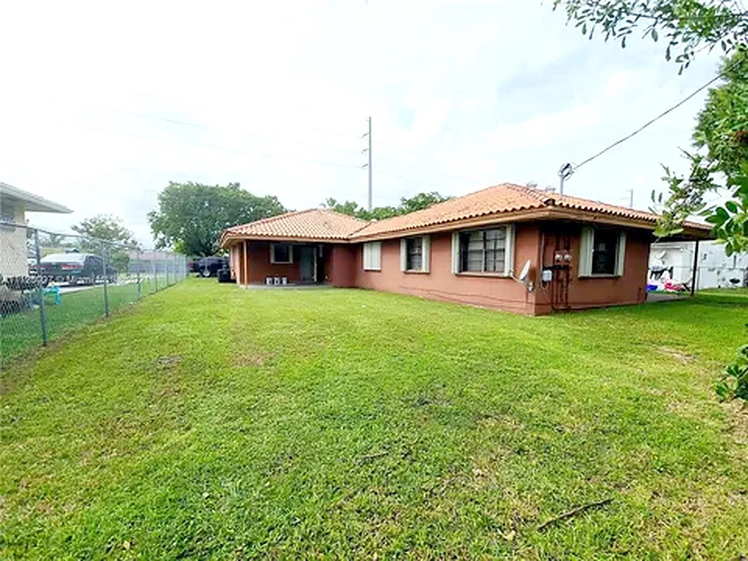 3 bed, 2.0 bath, 1301 sqft, $2,800 — Photo 3