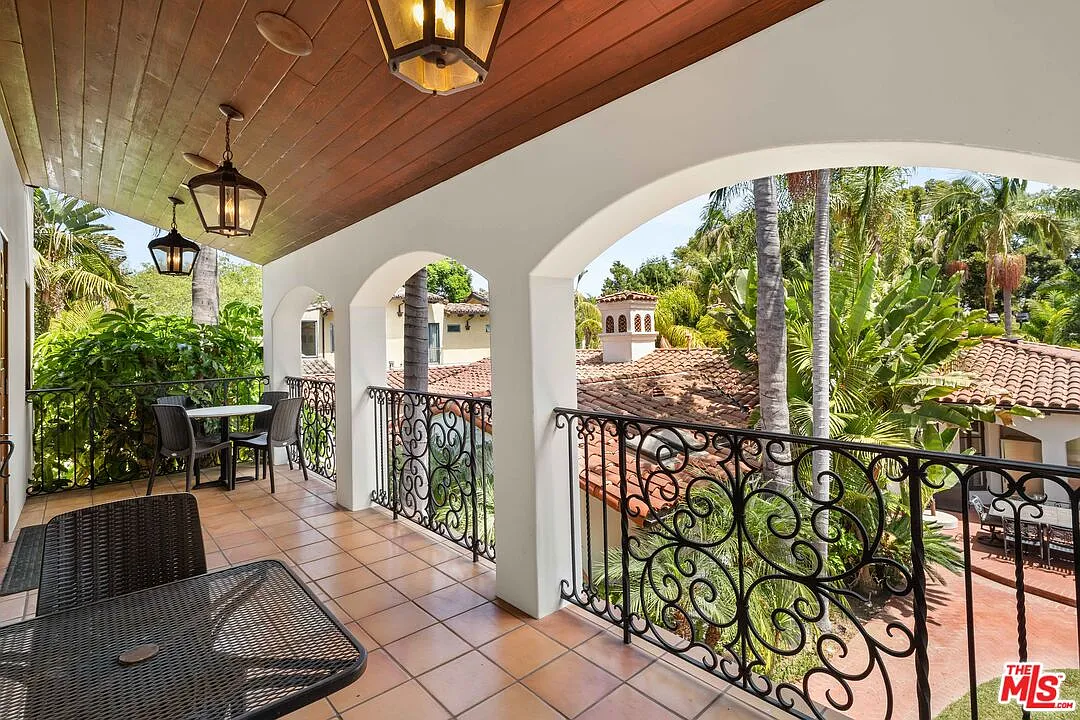2 bed, 2.0 bath, 1200 sqft, $10,500 — Photo 3