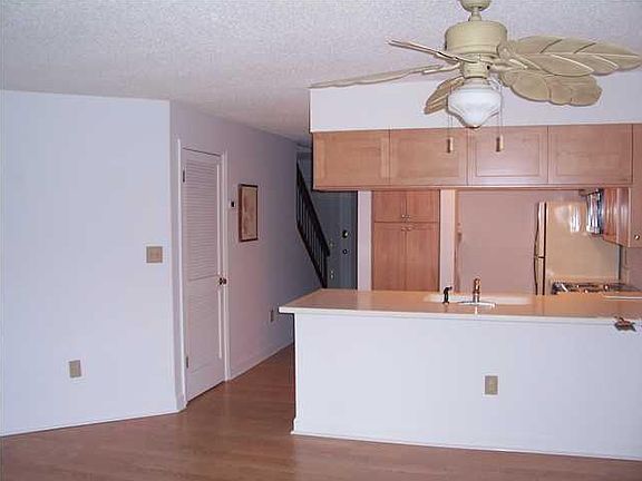 2nd image of 212 Southlake Ct