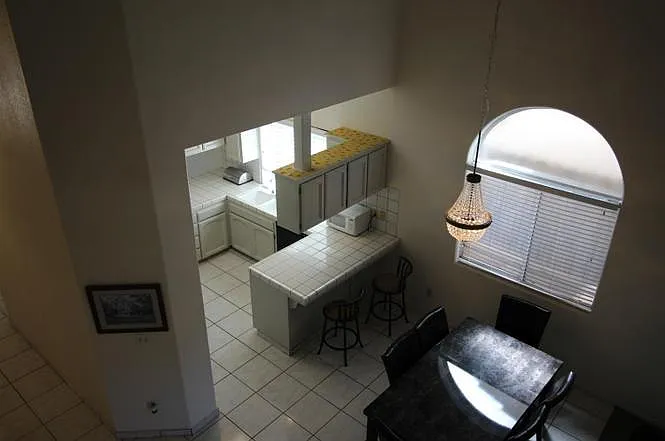 1408 E Salem Ave — Photo 3