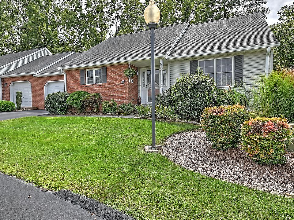 1st image of 1725 Lakeview Dr #32