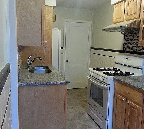 3rd image of 5917 N Water St