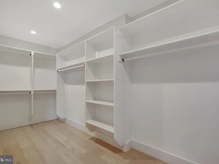 2121 3rd St NE #2 — Photo 5