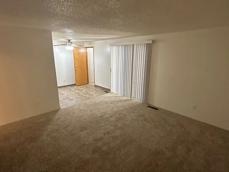 637 Glen Creek Rd NW — Photo 3
