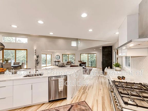 4th image of 2857 Linden Dr