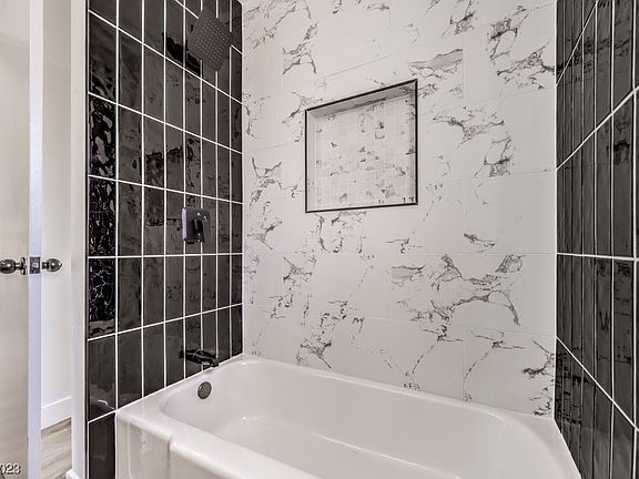 3rd image of 5077 Stampa Ave