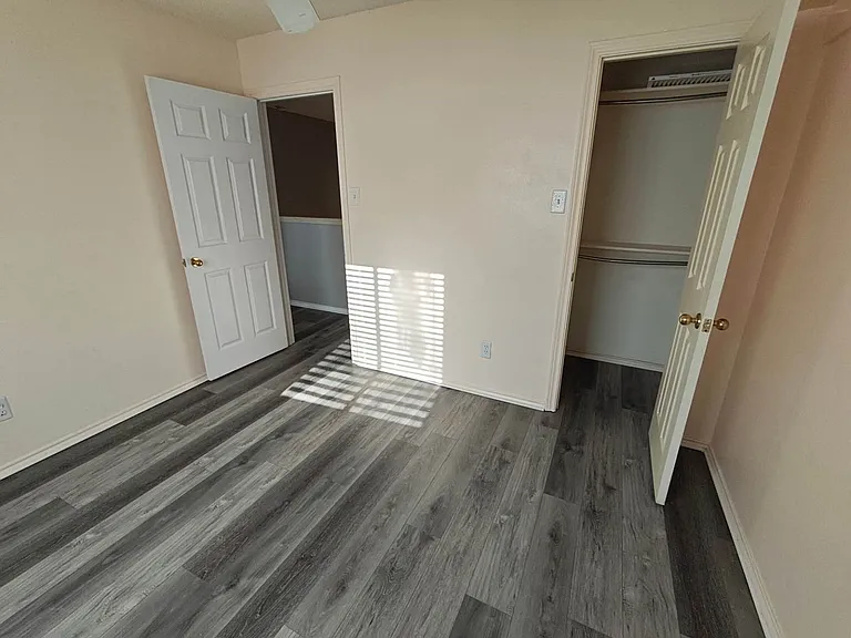 1423 Lakeshore Dr — Photo 17