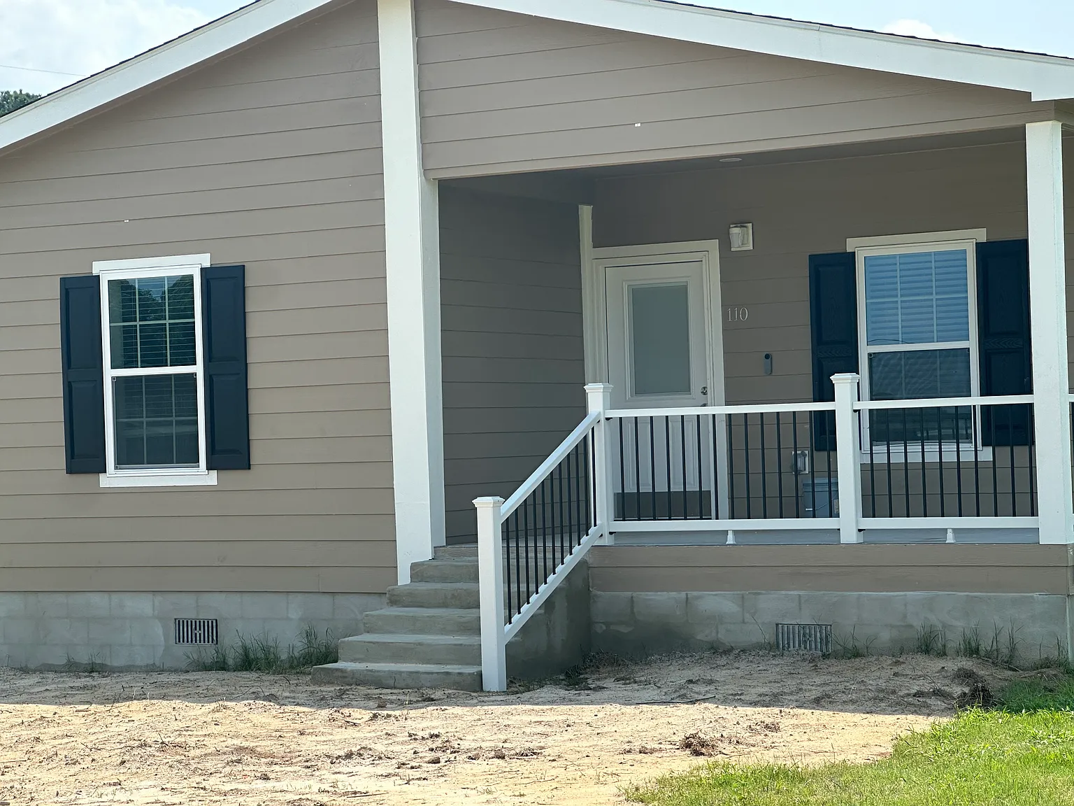 119 Banks Rd — Photo 2