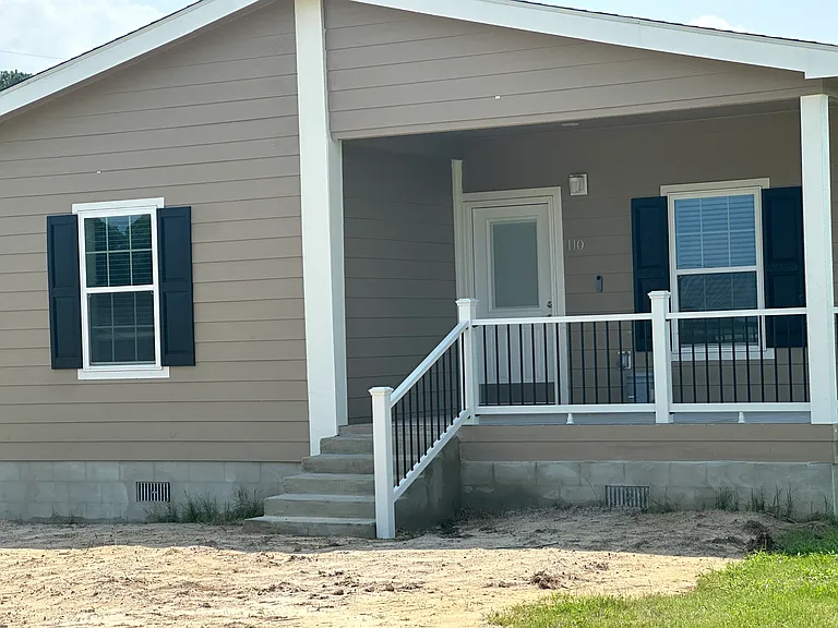 119 Banks Rd — Photo 2