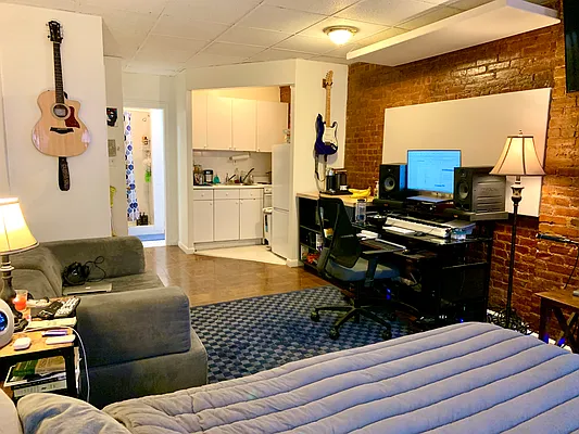 Rented by Compass | media 10