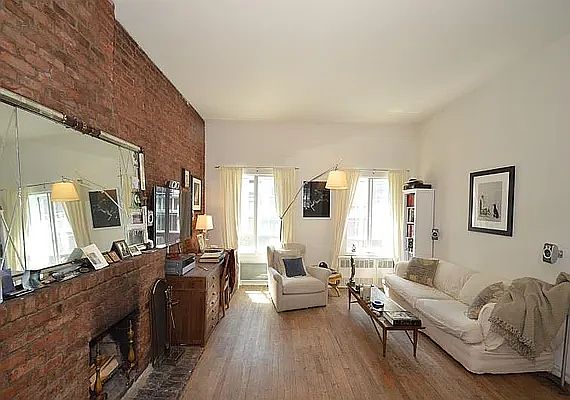 3rd image of 225 W 14th St APT 3E