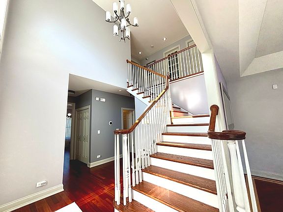 3rd image of 877 John St